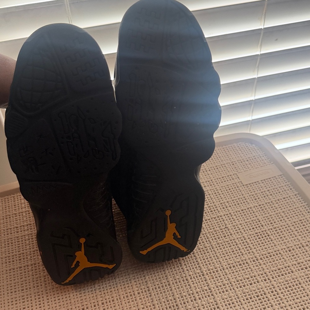 Jordan Kids Sneakers Black and Yellow - Picture 6 of 8
